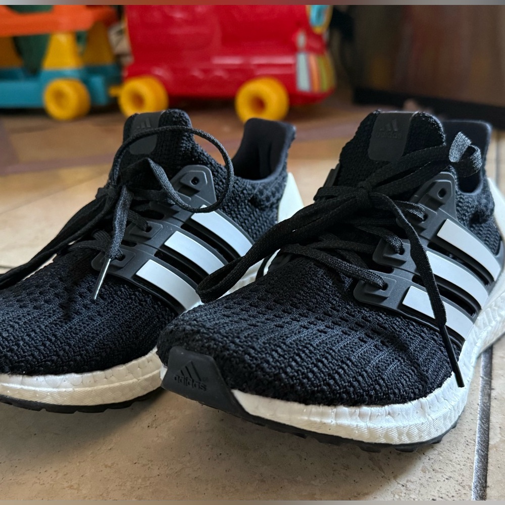 Adidas Ultra Boost Shoes Women’s 6
